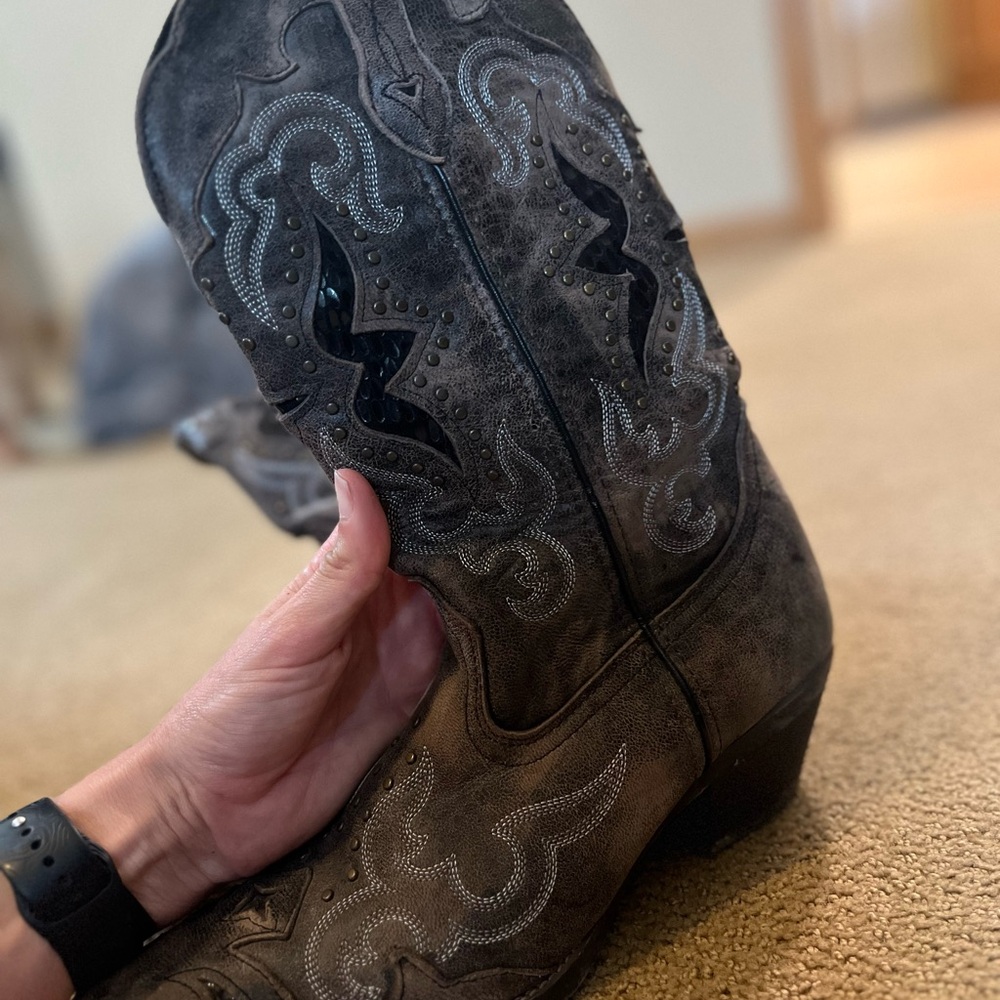 Embroidered Western Cowboy Boots